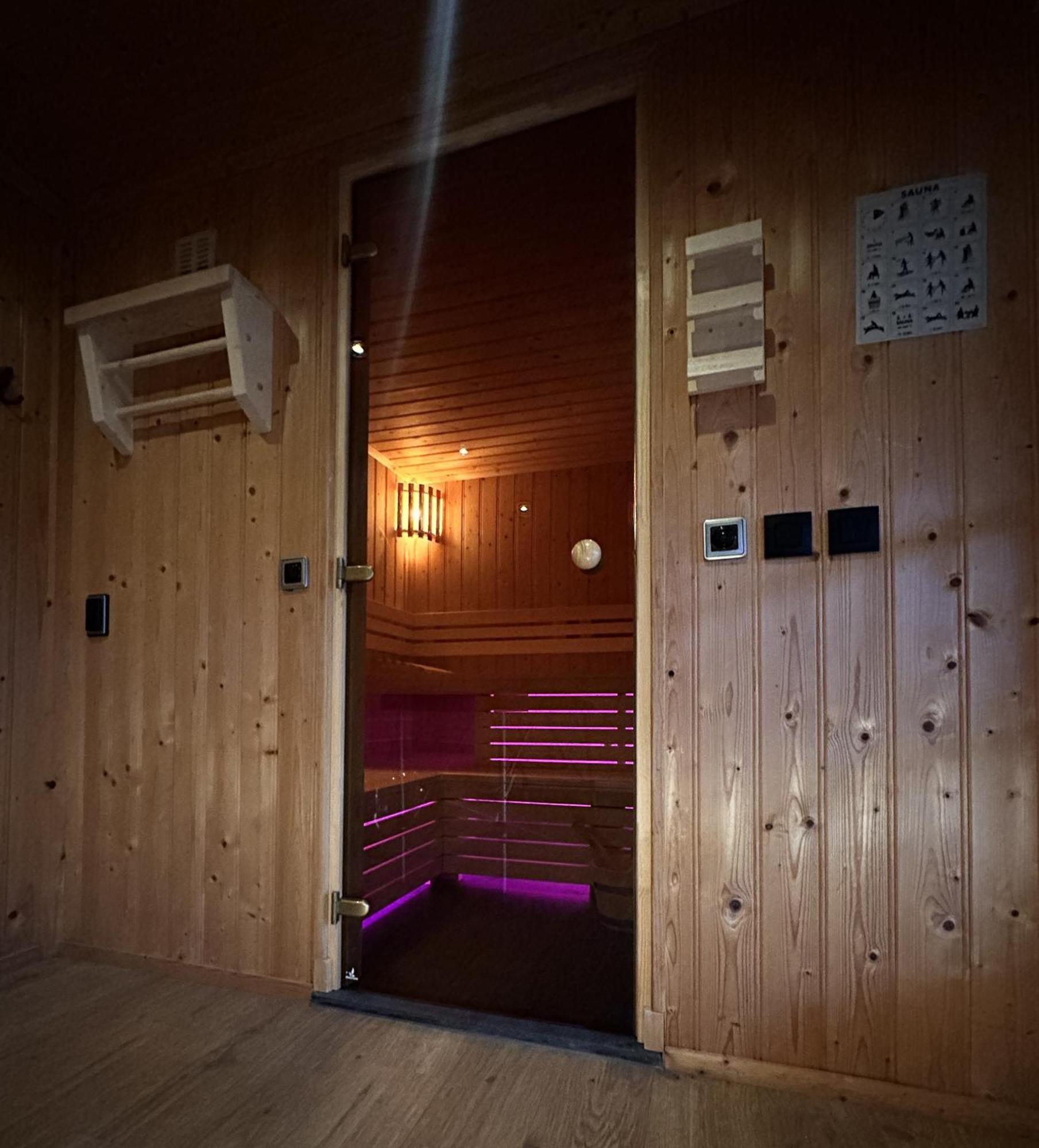 Wellness Tuin - Ultieme Partner Beleving - St Hubertus Suite Met Jacuzzi ,Openhaard, Prive Hottub En Prive Sauna In Jachthut Stijl Хорст Экстерьер фото